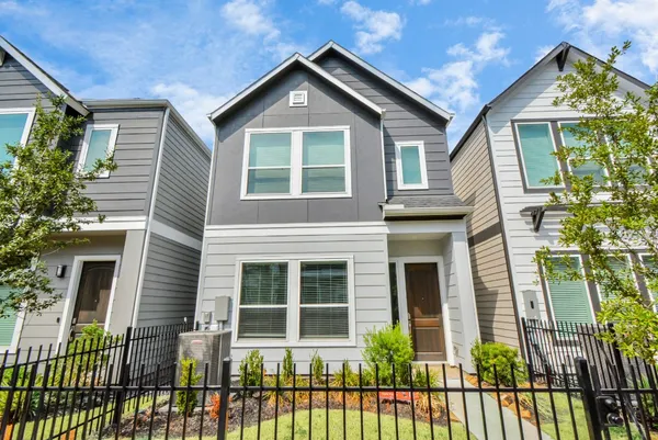 $2,570 | 787 Strawberry Pines Court, Houston, TX 77009