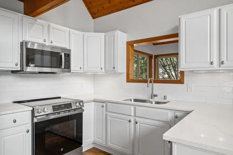 $819,500 | 242 Waubun Drive, Fontana, WI 53125