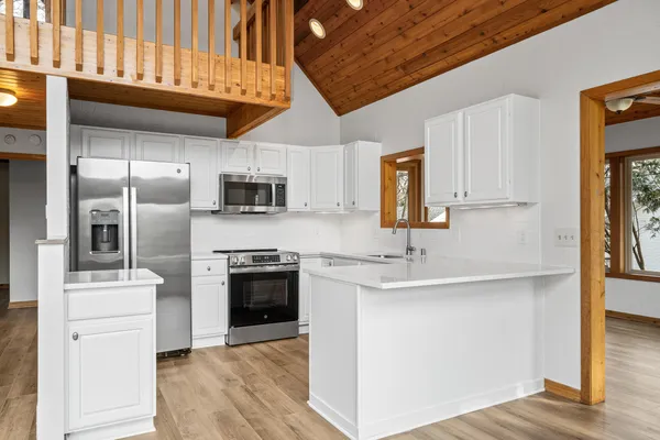 $819,500 | 242 Waubun Drive, Fontana, WI 53125