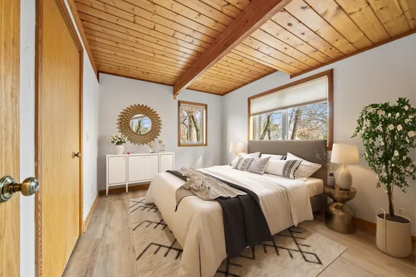 $819,500 | 242 Waubun Drive, Fontana, WI 53125