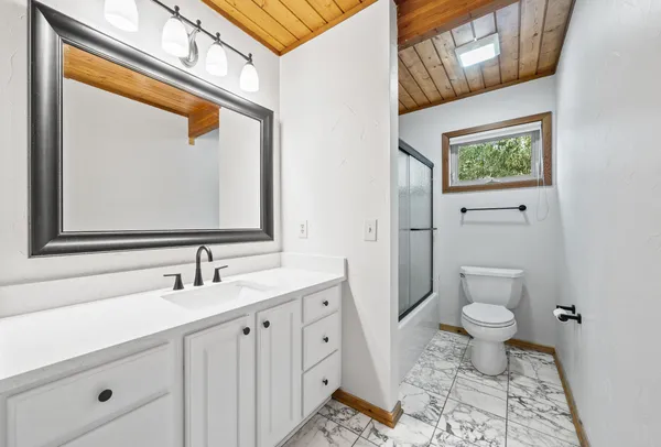 $819,500 | 242 Waubun Drive, Fontana, WI 53125