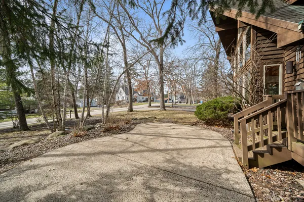 $819,500 | 242 Waubun Drive, Fontana, WI 53125