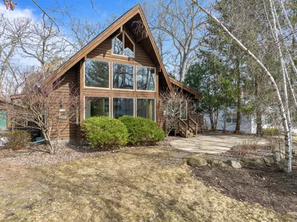 $819,500 | 242 Waubun Drive, Fontana, WI 53125