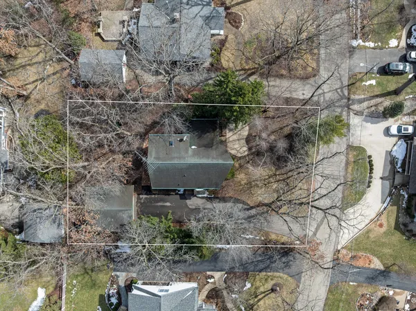 $819,500 | 242 Waubun Drive, Fontana, WI 53125