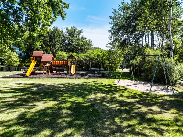 $819,500 | 242 Waubun Drive, Fontana, WI 53125