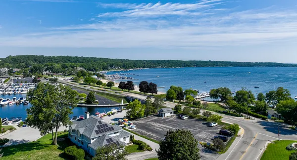 $819,500 | 242 Waubun Drive, Fontana, WI 53125