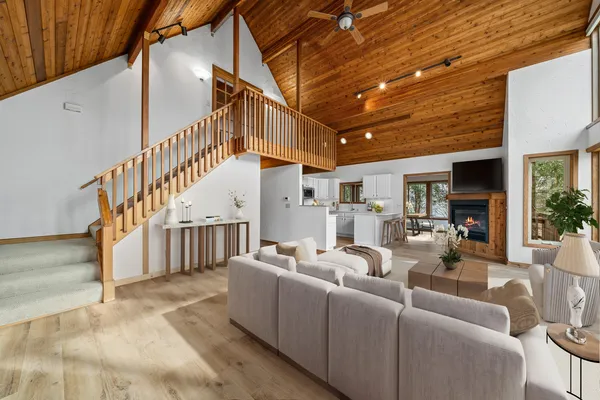 $819,500 | 242 Waubun Drive, Fontana, WI 53125