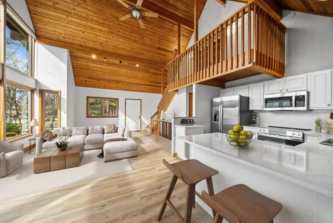 $819,500 | 242 Waubun Drive, Fontana, WI 53125