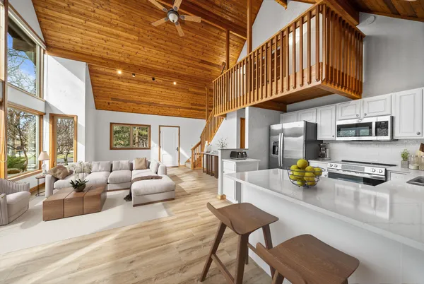 $819,500 | 242 Waubun Drive, Fontana, WI 53125