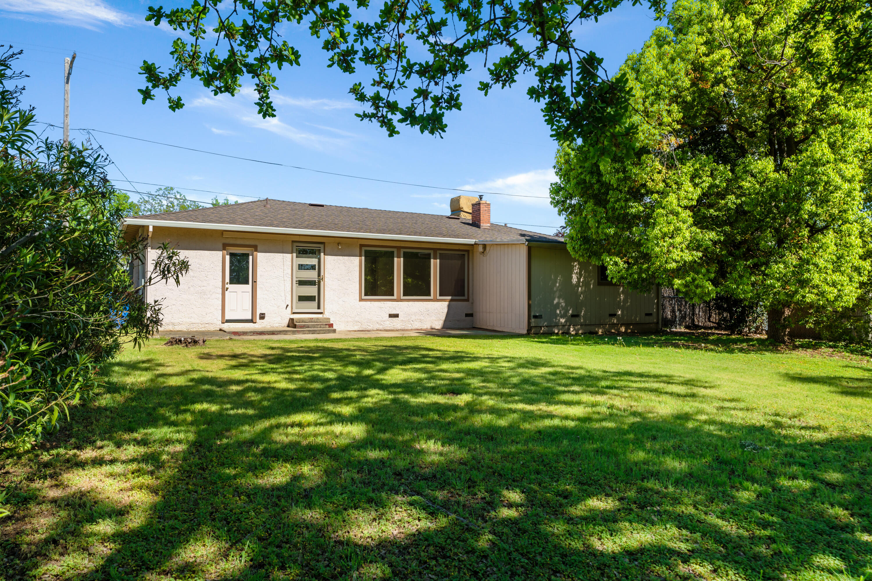 718 Ridge Road Redding, CA 96003 - Photo 21 of 22 Front of House