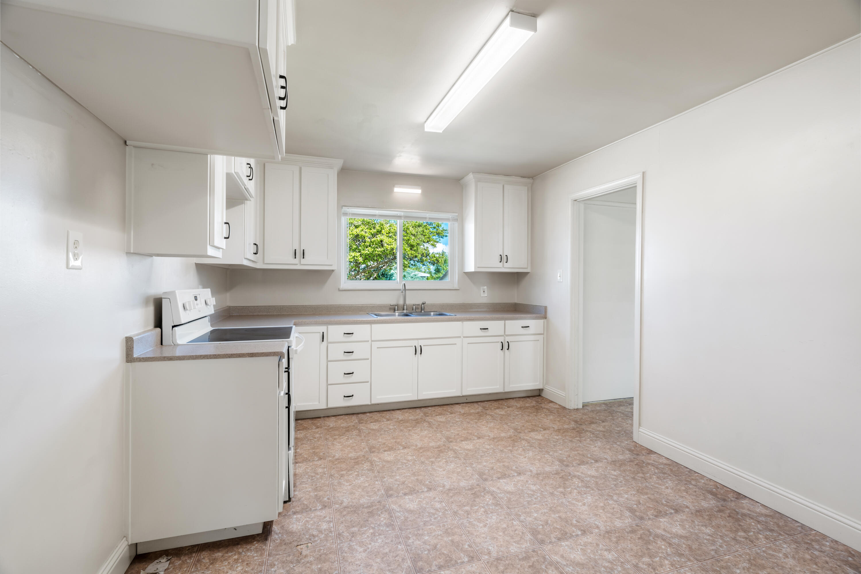 718 Ridge Road Redding, CA 96003 - Photo 8 of 22 Kitchen