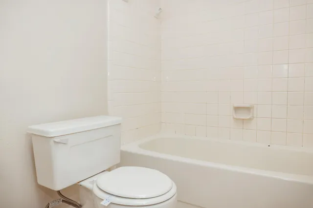 $2,600 | 410 Tanglewood Drive, Fort Walton Beach, FL 32547