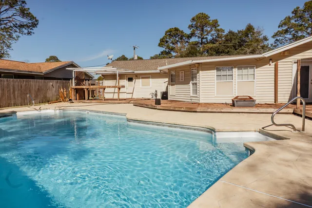 $2,600 | 410 Tanglewood Drive, Fort Walton Beach, FL 32547