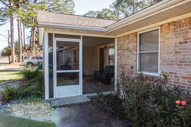 $2,600 | 410 Tanglewood Drive, Fort Walton Beach, FL 32547