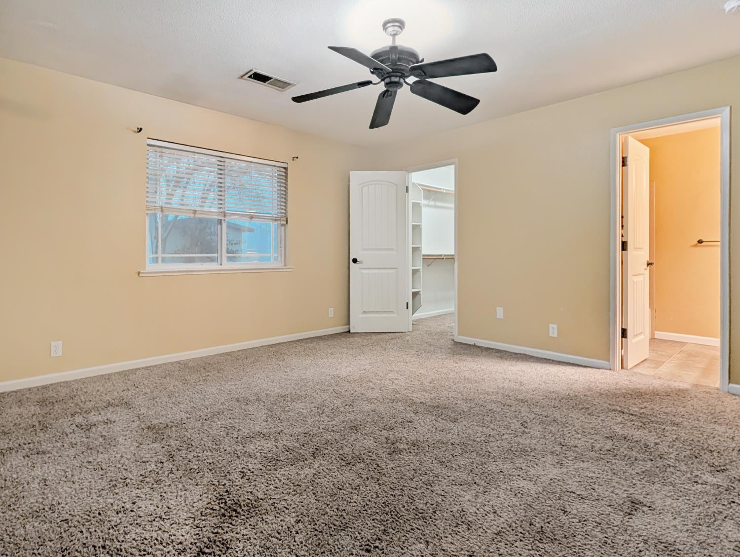 2590 Gurr Road Atwater, CA 95301 - Photo 16 of 34 Master Bedroom #1 - Original, unmodified photo.