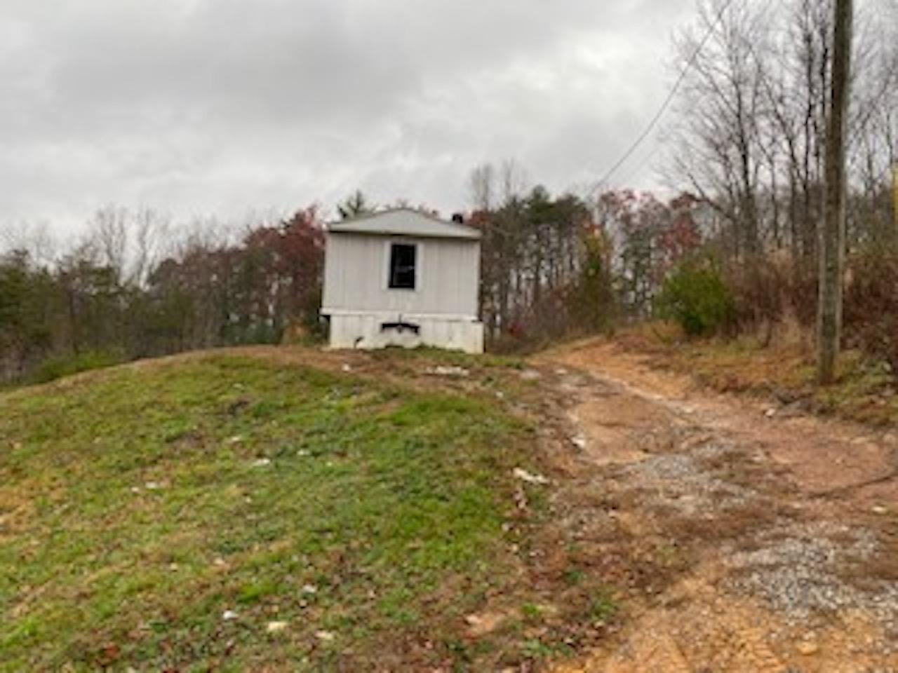 384 Shields Branch Road Tellico Plains, TN 37385 - Photo 2 of 12 IMG_2215