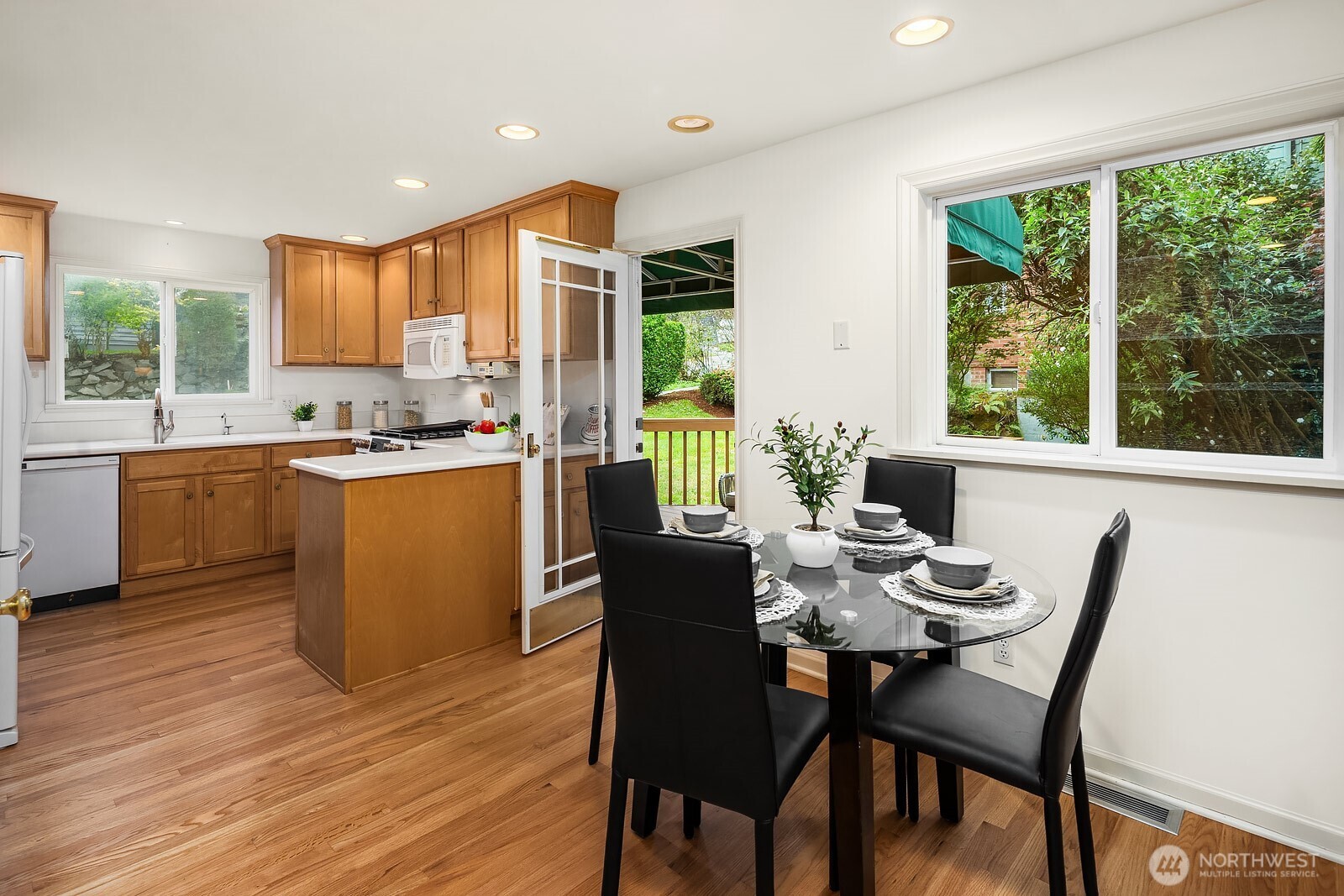 3003 50th Avenue Southwest Seattle, WA 98116 - Photo 12 of 40