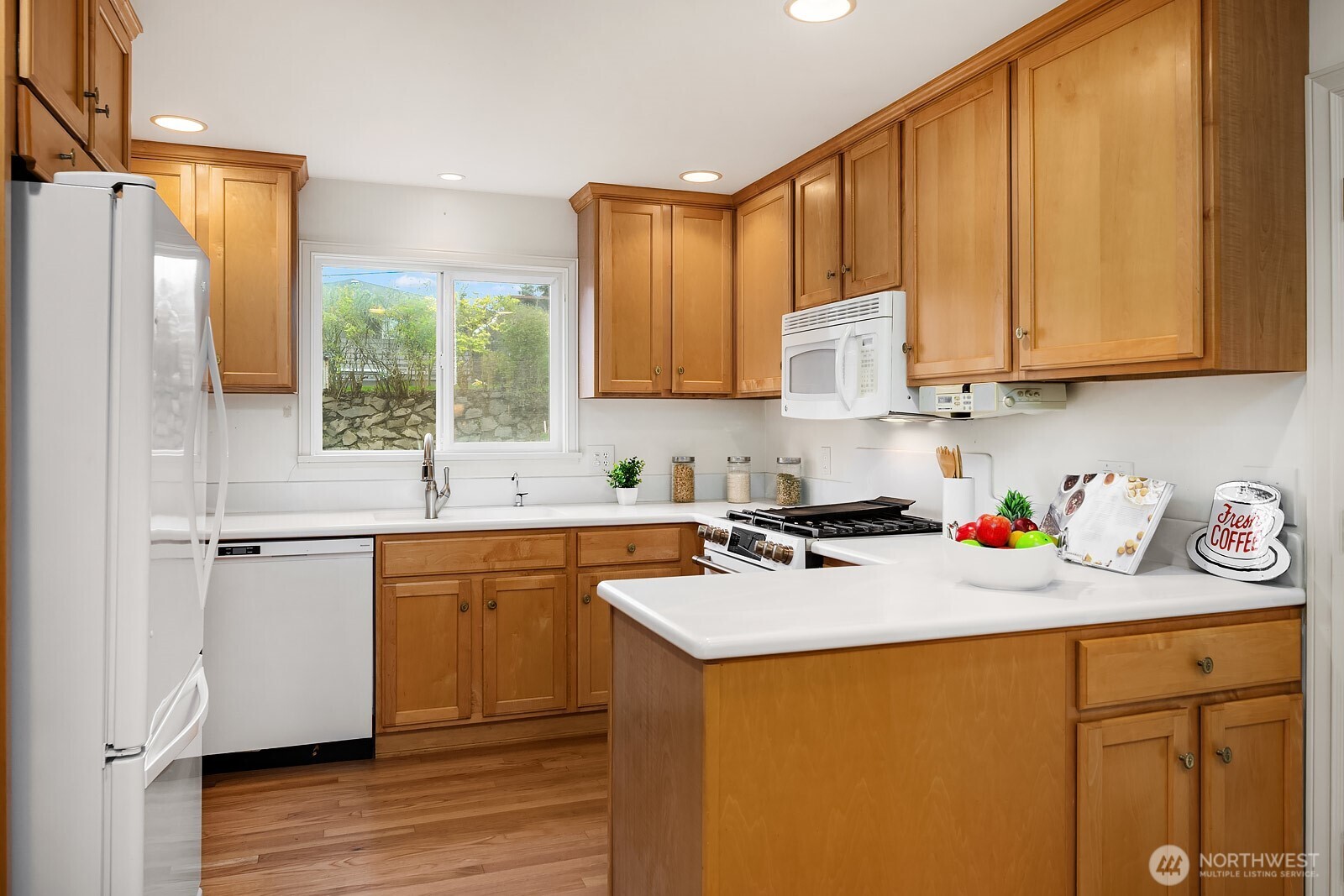 3003 50th Avenue Southwest Seattle, WA 98116 - Photo 13 of 40