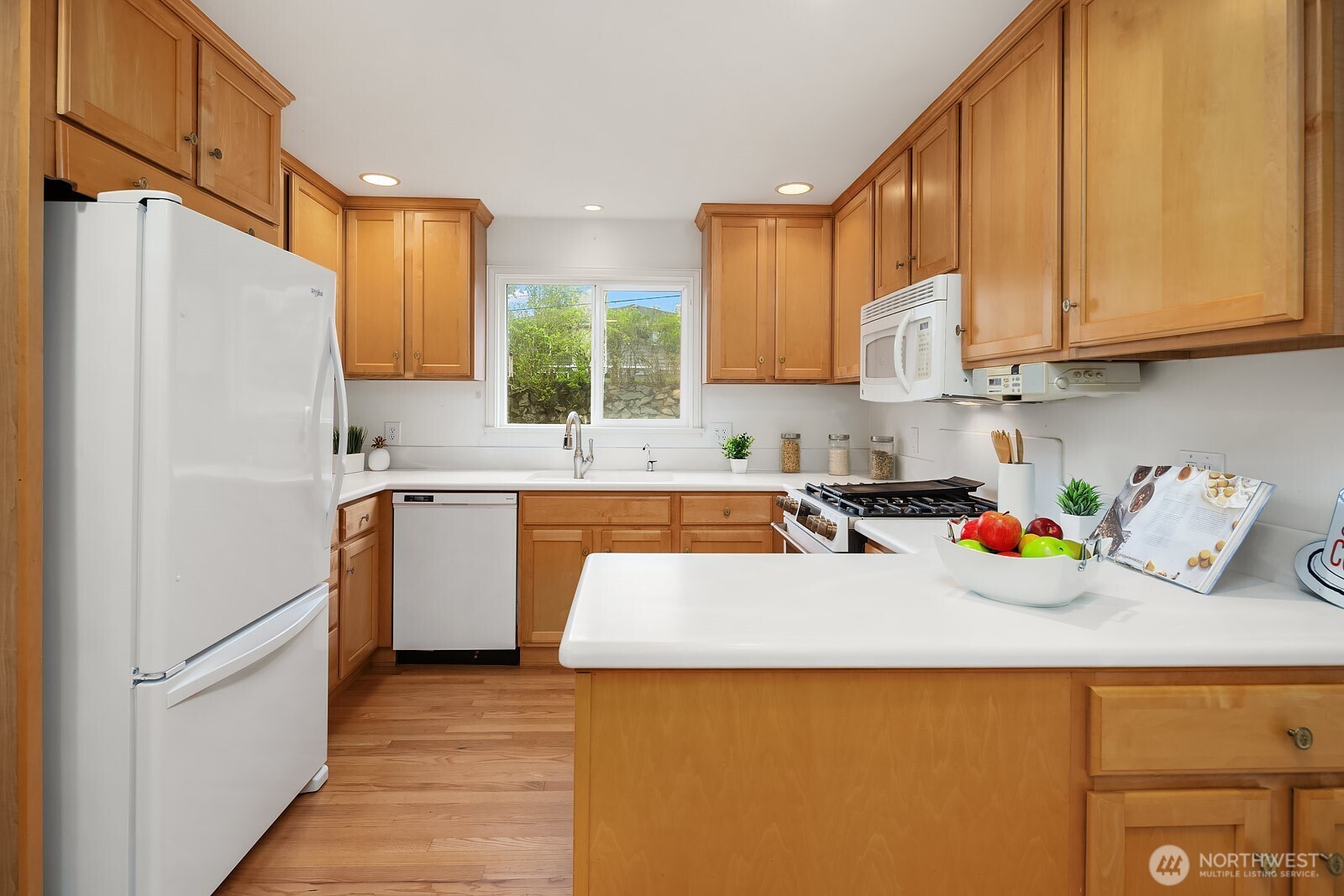 3003 50th Avenue Southwest Seattle, WA 98116 - Photo 14 of 40