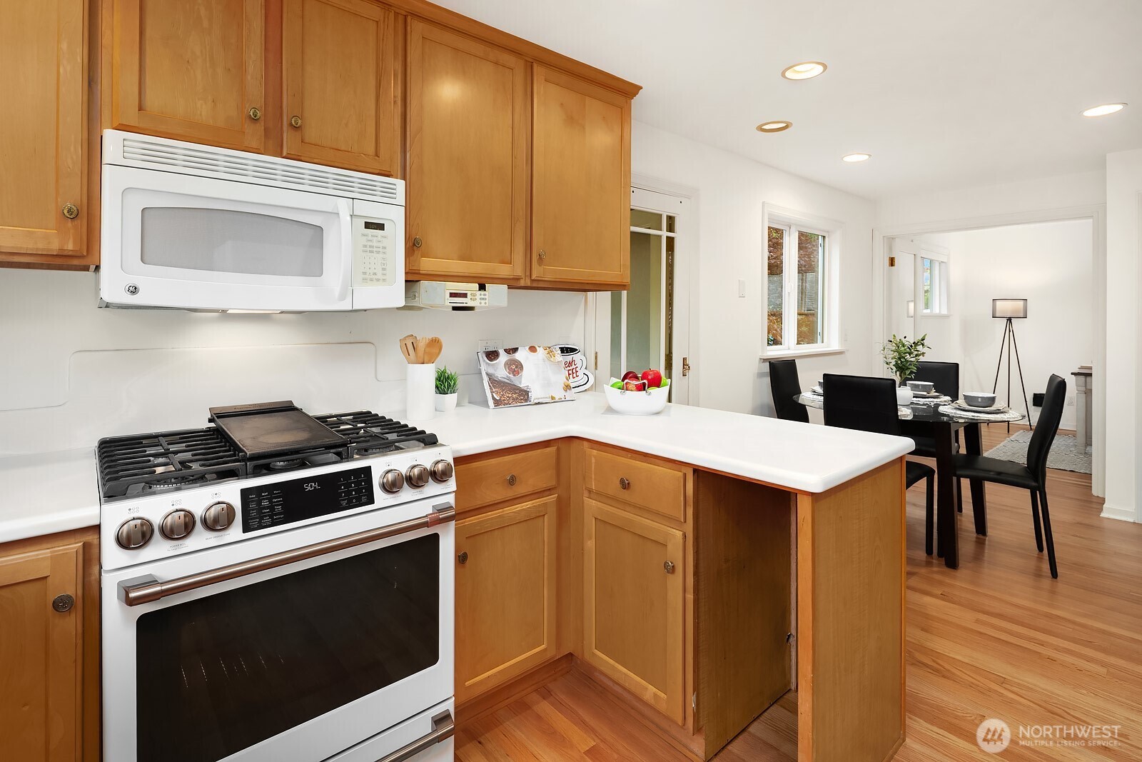 3003 50th Avenue Southwest Seattle, WA 98116 - Photo 15 of 40