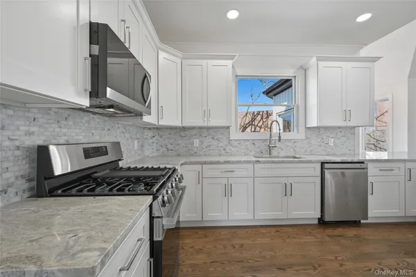 $1,149,990 | 112 South Hillside Avenue, Nesconset, NY 11767