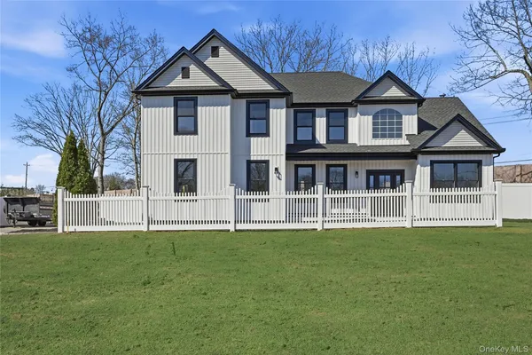 $1,149,990 | 112 South Hillside Avenue, Nesconset, NY 11767