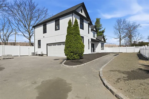 $1,149,990 | 112 South Hillside Avenue, Nesconset, NY 11767