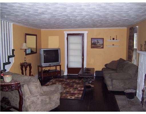 170 Delwood Road Butler, PA 16001 - Photo 4 of 10 Living Room.