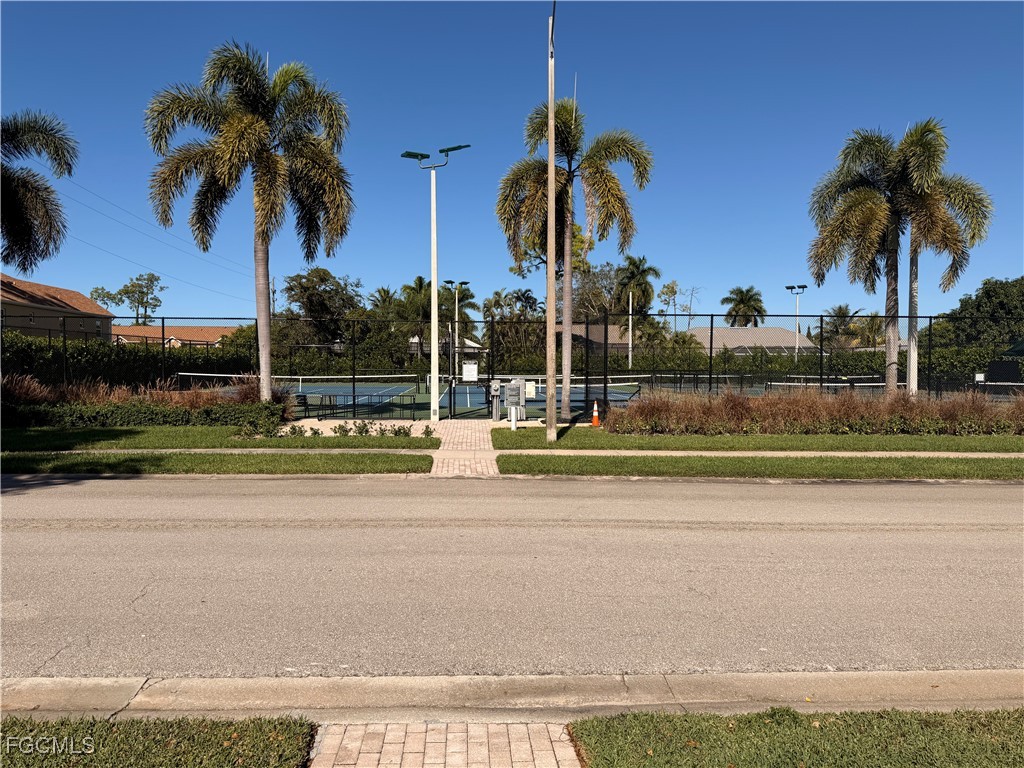 1660 Royal Circle Naples, FL 34112 - Photo 33 of 37