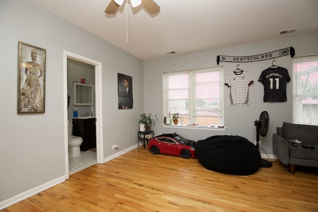 4511 Malden Street, Unit 3B Chicago, IL 60640 - Photo 7 of 20 a bed room with a bed and a chair