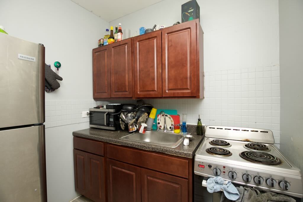 4511 Malden Street, Unit 3B Chicago, IL 60640 - Photo 9 of 20 a kitchen with stainless steel appliances a stove a refrigerator and cabinets