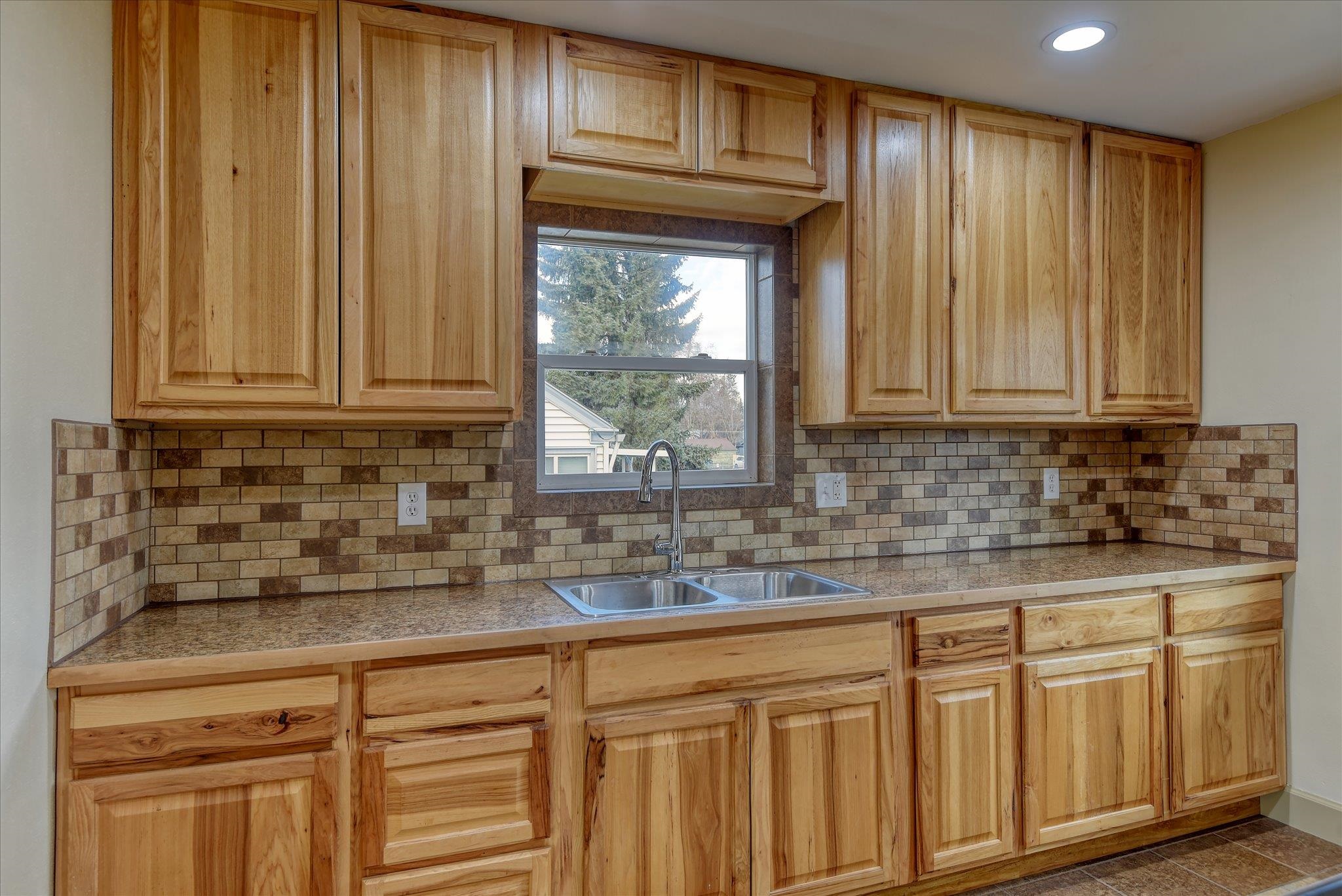 2715 North Ash Street Spokane, WA 99205 - Photo 6 of 20