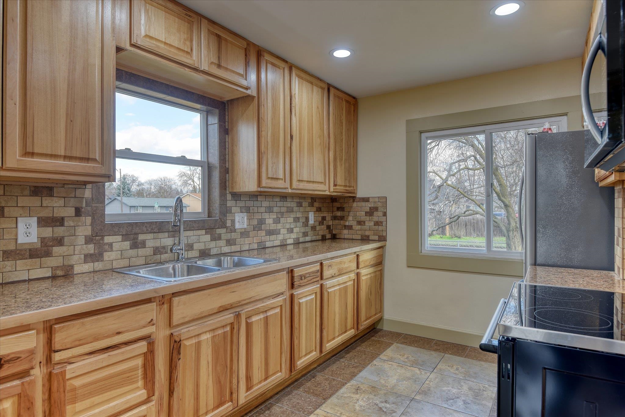 2715 North Ash Street Spokane, WA 99205 - Photo 7 of 20