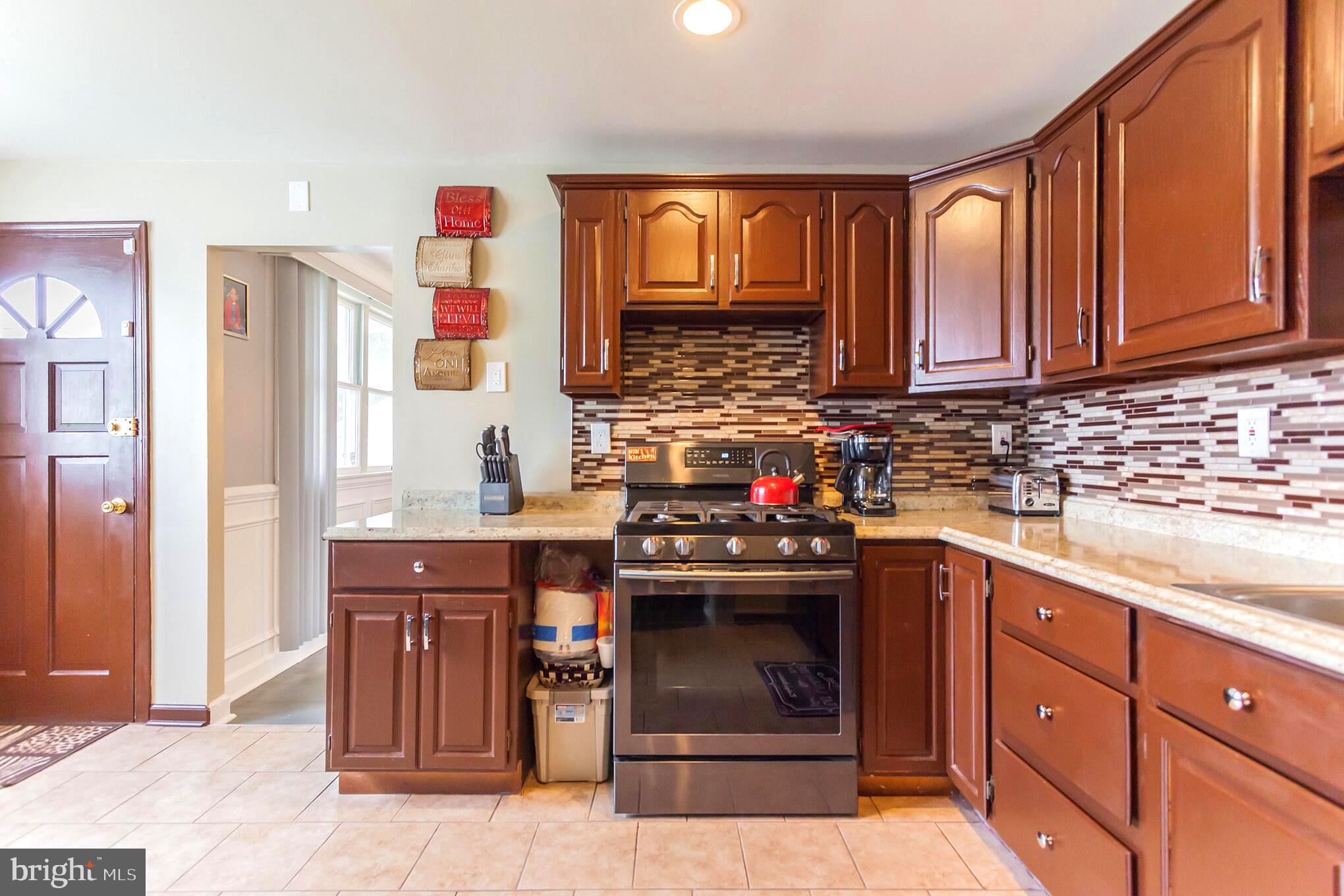 9731 Chapel Road Philadelphia, PA 19115 - Photo 11 of 27 Kitchen