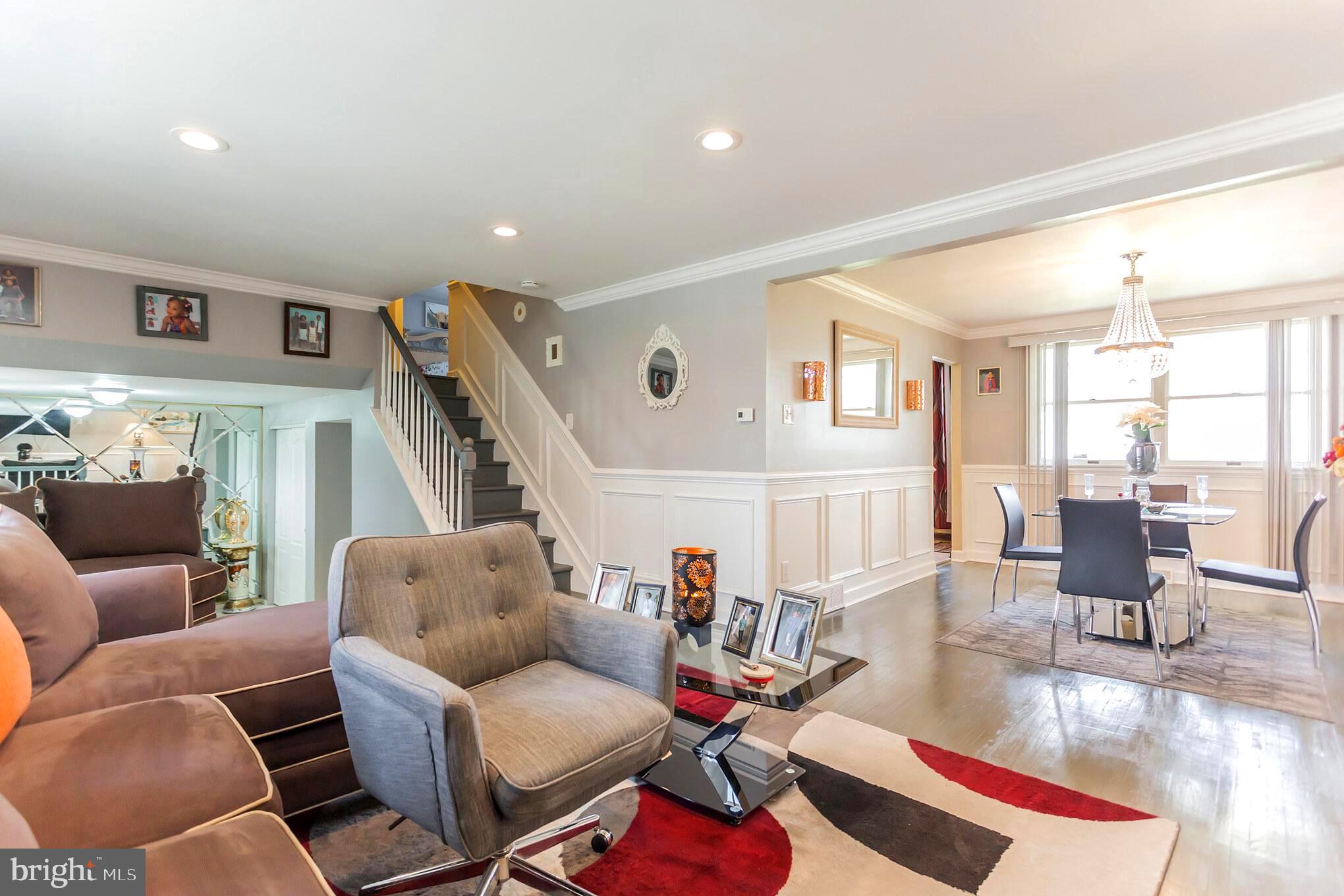9731 Chapel Road Philadelphia, PA 19115 - Photo 5 of 27 Living Room