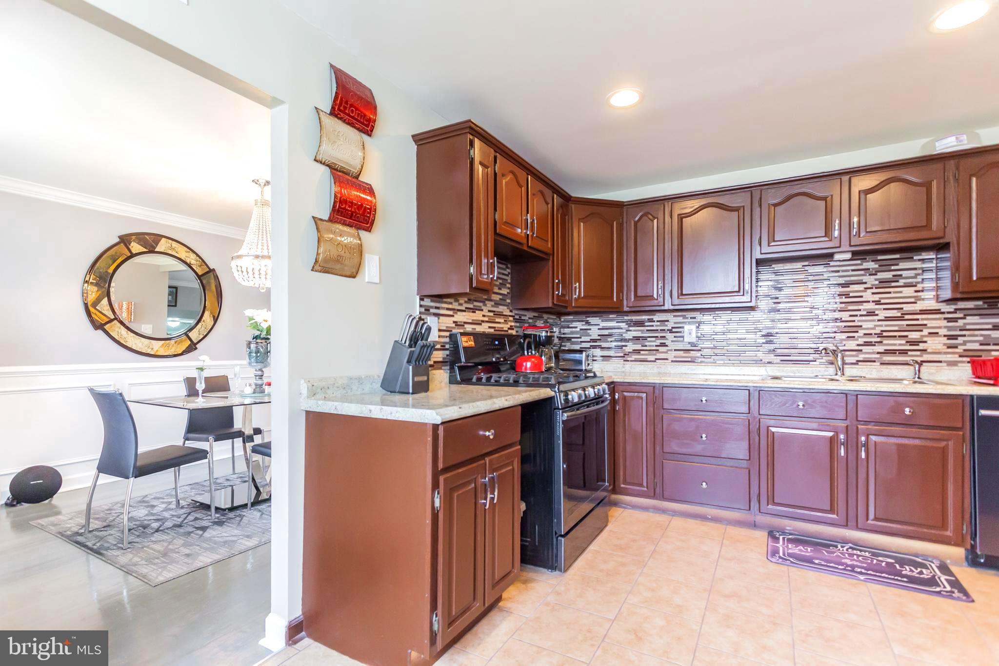 9731 Chapel Road Philadelphia, PA 19115 - Photo 9 of 27 Kitchen