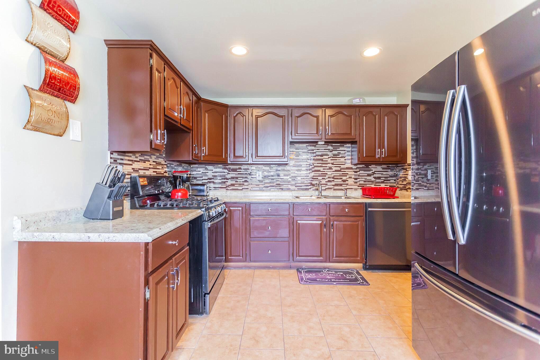9731 Chapel Road Philadelphia, PA 19115 - Photo 10 of 27 Kitchen