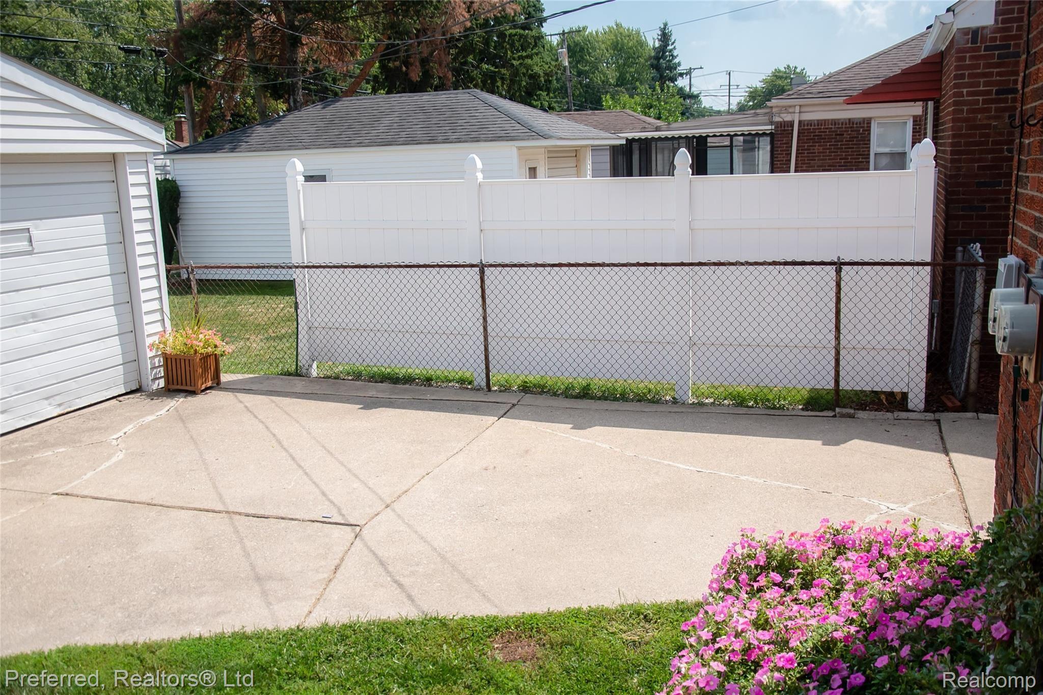 9341 Rosedale Boulevard Allen Park, MI 48101 - Photo 35 of 36 DSC_8504.jpg