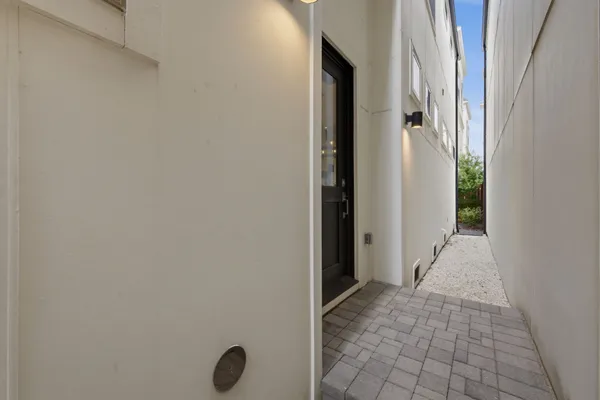 $705,000 | 1906 West 25th Street, Houston, TX 77008