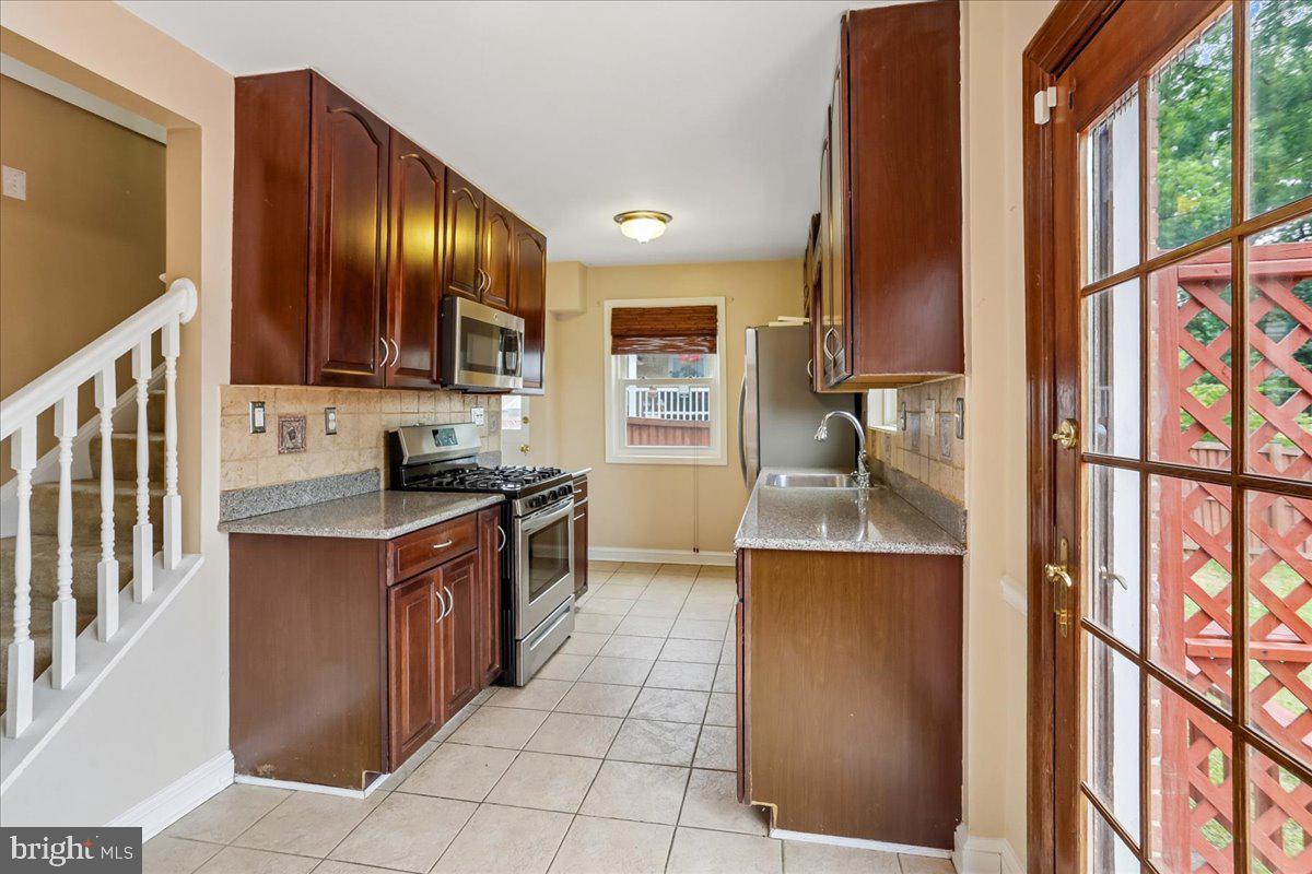 2806 Hardy Avenue Silver Spring, MD 20902 - Photo 6 of 29