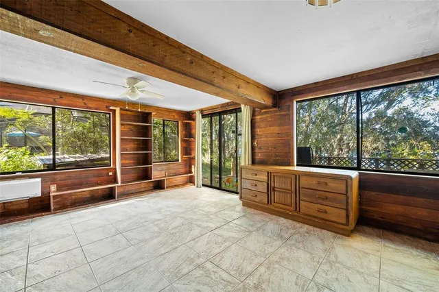 $593,900 | 250 West West Lake Drive, Hawthorne, FL 32640