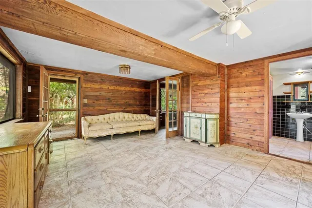 $593,900 | 250 West West Lake Drive, Hawthorne, FL 32640