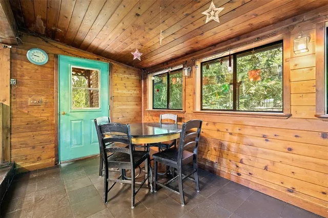 $593,900 | 250 West West Lake Drive, Hawthorne, FL 32640