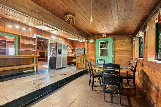 $593,900 | 250 West West Lake Drive, Hawthorne, FL 32640