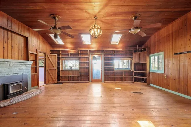 $593,900 | 250 West West Lake Drive, Hawthorne, FL 32640