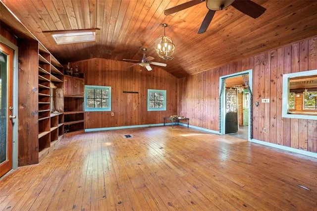 $593,900 | 250 West West Lake Drive, Hawthorne, FL 32640