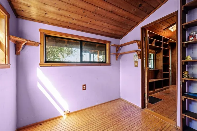 $593,900 | 250 West West Lake Drive, Hawthorne, FL 32640