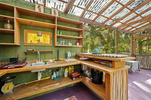 $593,900 | 250 West West Lake Drive, Hawthorne, FL 32640