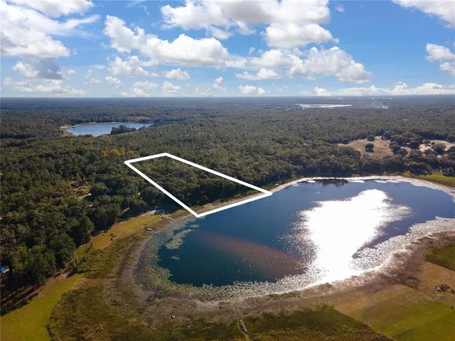 $593,900 | 250 West West Lake Drive, Hawthorne, FL 32640