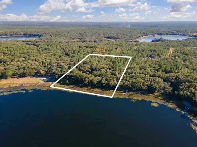 $593,900 | 250 West West Lake Drive, Hawthorne, FL 32640